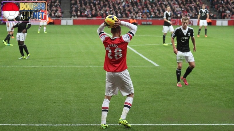 Luật ném biên sân 11 người: Hướng dẫn chi tiết dễ hiểu 10 Luật ném biên sân 11 người: Hướng dẫn chi tiết dễ hiểu